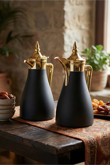 طقم ترامس شاي وقهوة بعزل حراري – 0.8 + 1 لتر – بطانة زجاجية – أسود مطفي بلمسات ذهبية