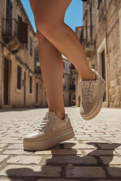 Kadın Taş Detaylı Yüksek Taban Günlük Ayakkabı Sneaker