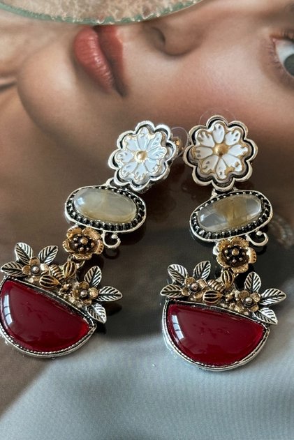 Vip marquise cut stone flower detailed earrings