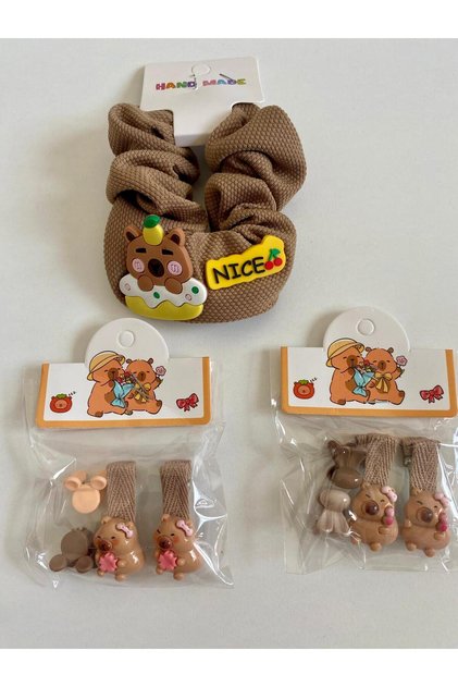 Kapibara(Capybara) 3-Piece Buckle Set with Girl and Baby Figures