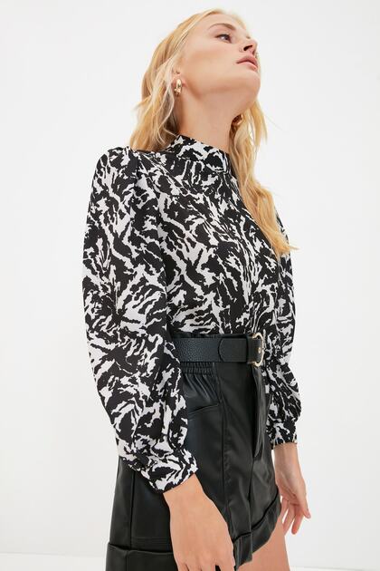 Trendyolmilla Çok Renkli Dik Yaka Zebra Desenli Dokuma Bluz