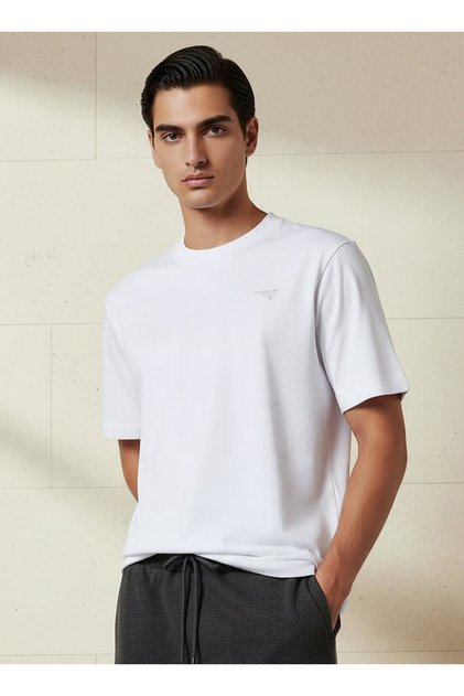 Men Regular Fit Crew Neck Short Sleeves Badge Detail T-shirt
