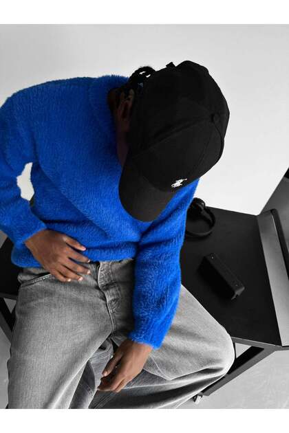 Premium Soft Textured Plush Men's Sweater - Oversized Fit Winter Crew Neck Fuzzy Knit Sweater