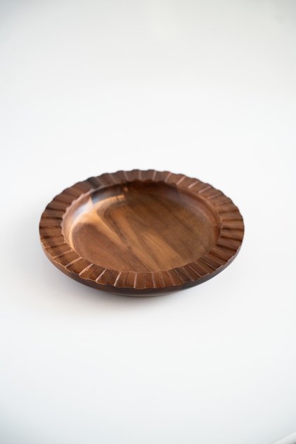 Acacia Rustic Presentation Plate with Edge Detail