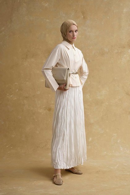 Ecru skirt with crinkle lining