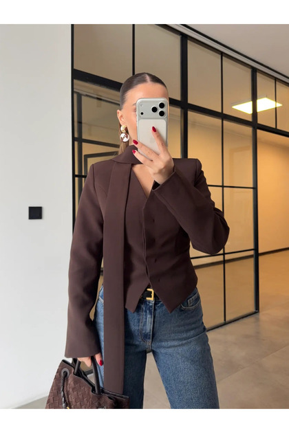 Hnedá bunda s detailmi a vystuženým šálom - 85175