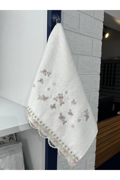 Buckle Embroidered Towel 30 X 50