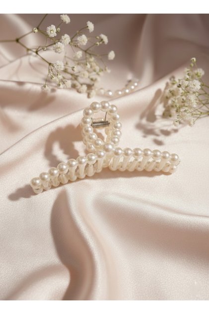 Pearl Detailed Women's Hair Clip Stylish Latch Clip White