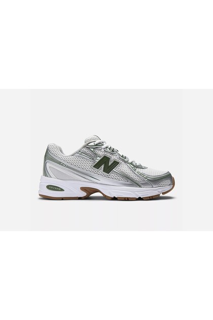 740 Sneakers