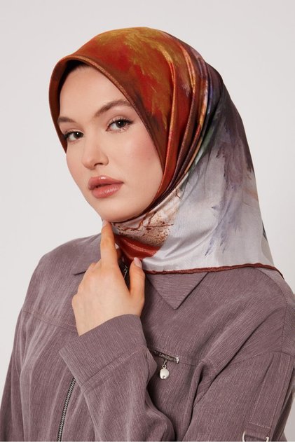 وشاح كريستالي لامع بنمط تدرج اللون من الباتيك