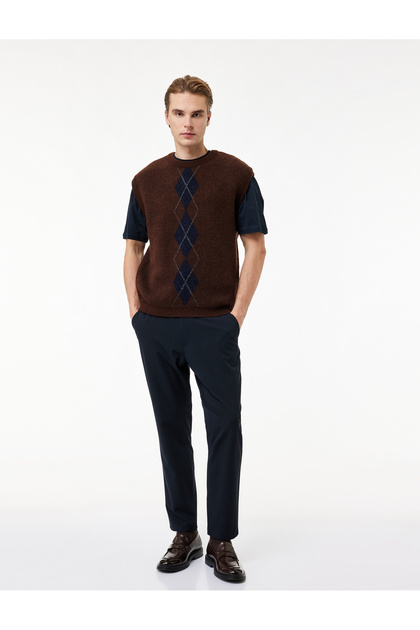 Crew Neck Diamond Patterned Sleeveless Knit Sweater