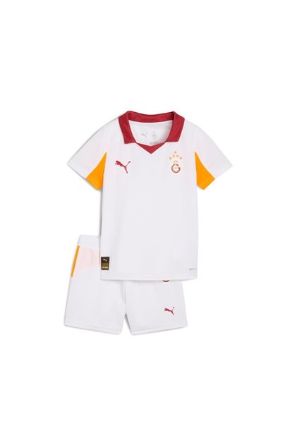 مجموعة قميص GALATASARAY 25/26 للأطفال في الملعب