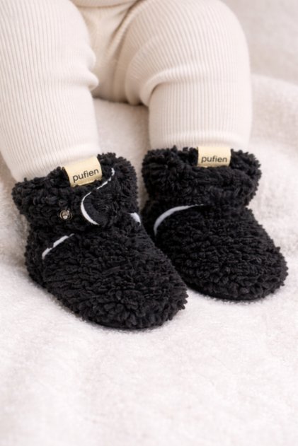 Kaydırmaz Tabanlı Bebek Pandufu – Peluş ve Terletmez Organik Pamuk Astarlı Siyah Panduf