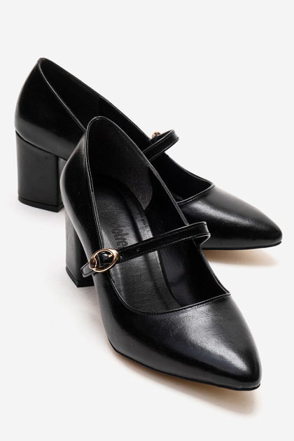 Women's Safety Helmet Buckle Heel Covering Pointed Toe Heeled Shoes Black Wrinkled