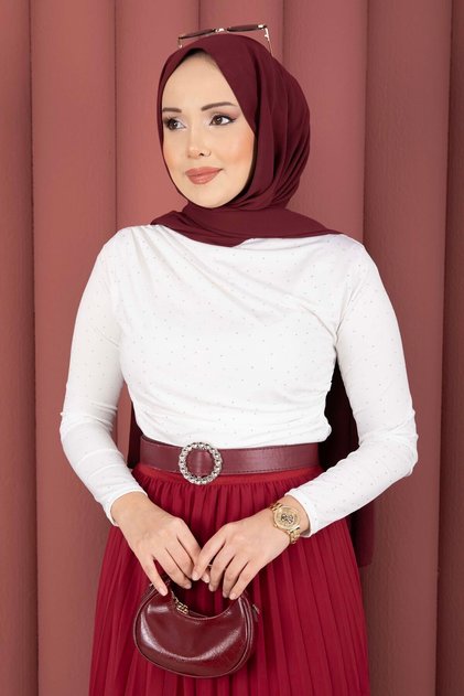 تفاصيل حجرية على الجسم بلون إكرو ساندي