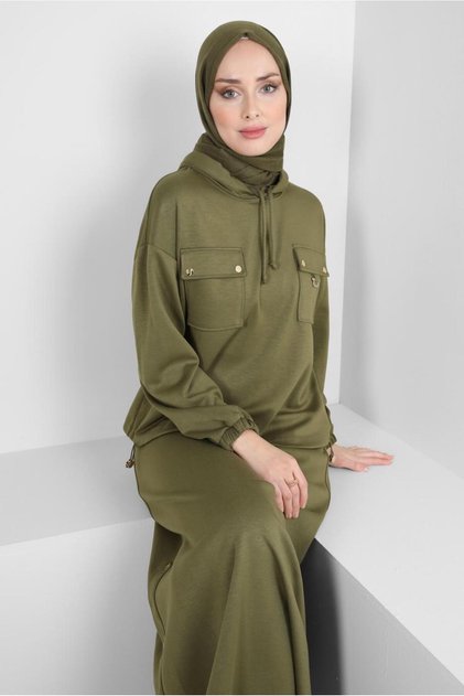بدلة رياضية مع تنورة 44240