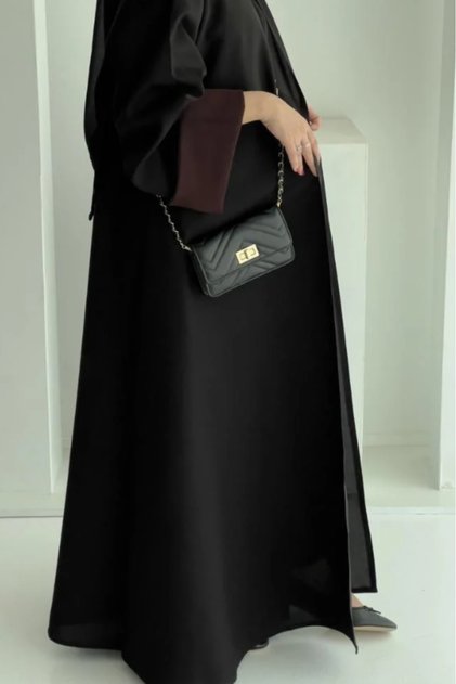 عباية نسائيه باكمام مبطنه بلون البرغندي مع اضافة طقطق بتصميم انسيابي أنيق-مع طرحه مجانا