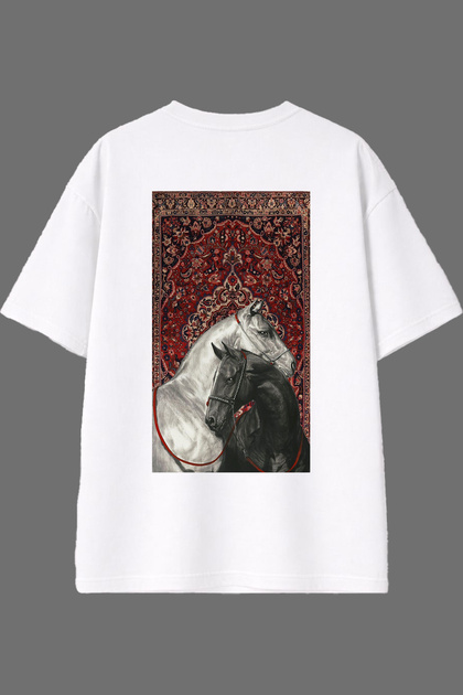 Tricou oversize alb cu imprimeu pe spate cu design ecvestru și etnic