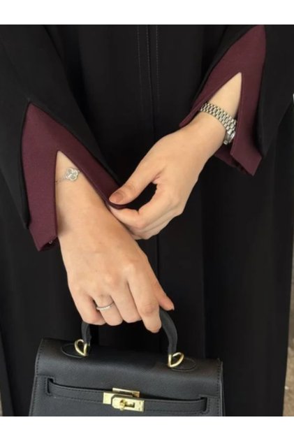 عباية نسائيه مع طقطق باكمام مبطنه بلون البرغندي بتصميم انسيابي أنيق-مع طرحه مجانا