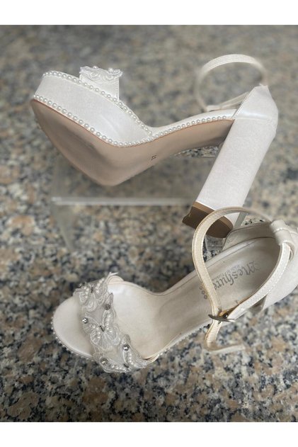 Ecru Outer Material, Leather Upper, Embroidered and Pearl-Embellished Women's High-Heeled Shoes.