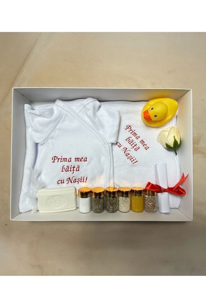 Prosop si bady Prima baita cu nasii brodat pe rosu din bumbac, in cutie si cu mirodenii si ratusca