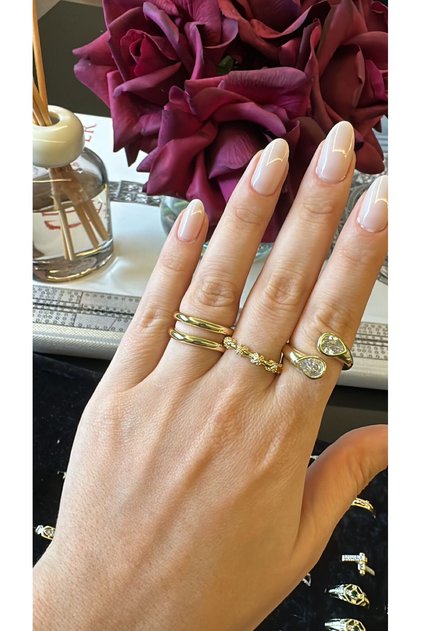 Zirkon Taşlı Gold Yüzük (Orta parmaktaki)