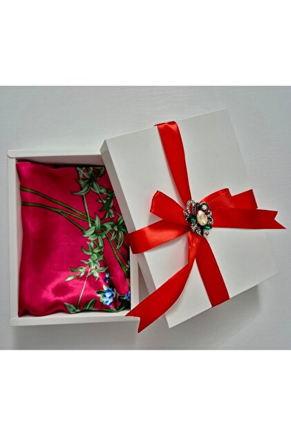 Set eșarfă din satin de matase sintetica, în cutie cadou + broșă elegantă