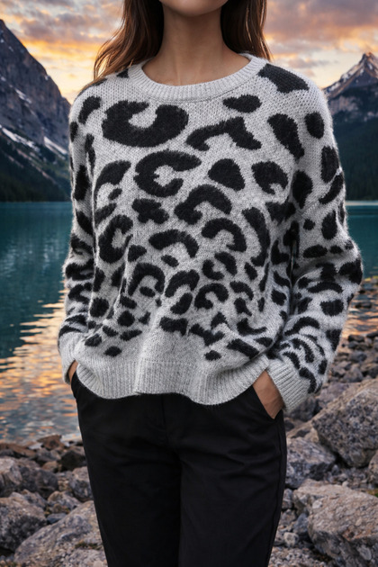 Leoparlı gri kazak