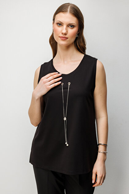 Sleeveless Blouse with Chain Accessories