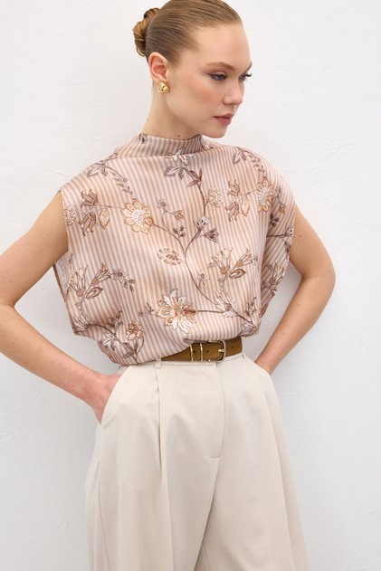 Short Sleeve Patterned Blouse - Brown