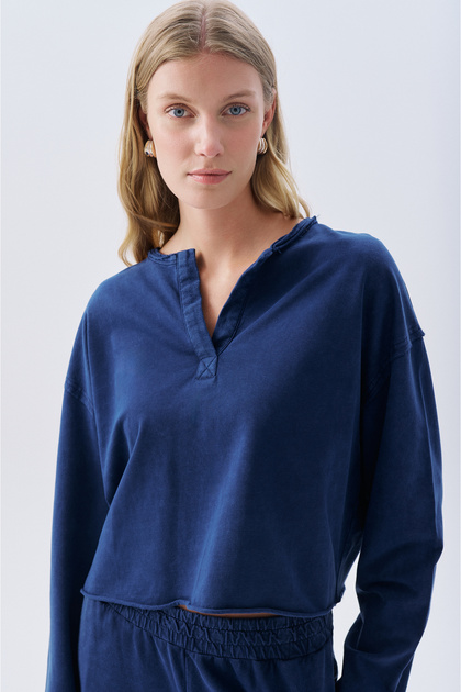 Women's Navy Blue V-Neck Crop Sweatshirt