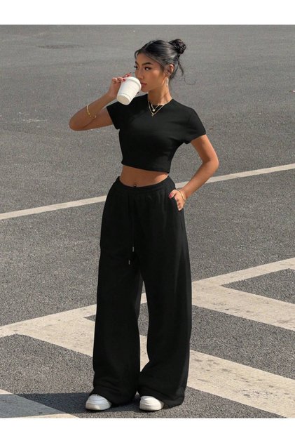Women's Unprinted Basic Over-The-Hip Baby Tee Crop and Baggy Sweatpants - Two-Piece Sweat Suit