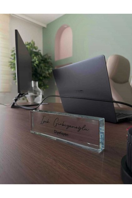 Kişiye Özel Akrilik Ofis Masa Üstü İsimlik Büro Ofis Makam İşyeri Hediyesi Masa İsimliği