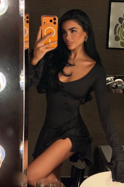 Siyah Taliah Düğme Detaylı Volanlı V Yaka Mini Elbise ATE-4040