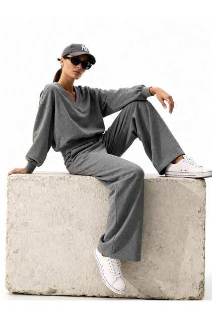 Set loungewear casual chic, basic, cu decolteu în V și pantaloni wide leg