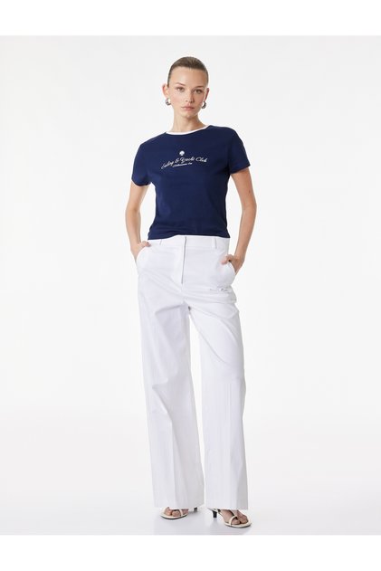 Slim-Fit-T-Shirt aus Baumwolle mit Rundhalsausschnitt, kurzen Ärmeln und Print