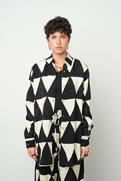 Women's Geometric Triangle Patterned Classic Collar Oversize Shirt