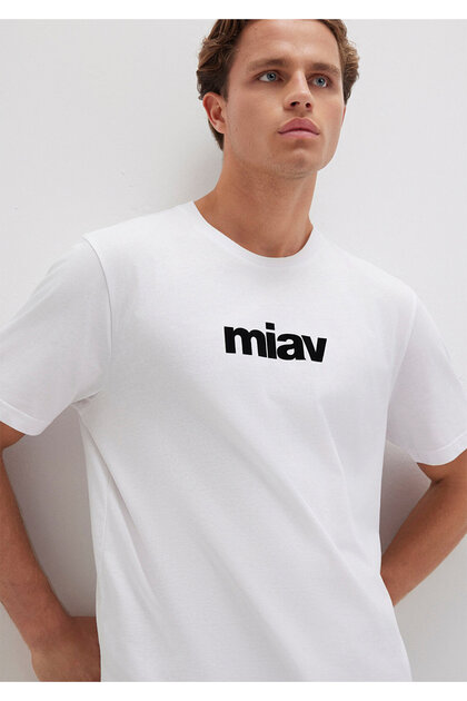 Mavi Siyah Miav Baskılı Beyaz Tişört Regular Fit / Normal Kesim