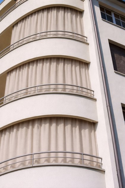 Düz Tek Renk Kornişli Su Geçirmez Rüzgâr Dayanımlı Pilesiz Balkon Perdesi Bej
