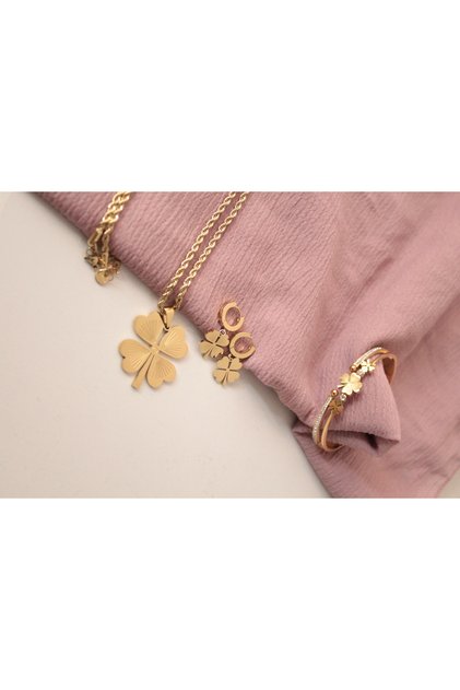 Yonca modeli burgulu Kolye yonca küpe ve yonca taşlı Gold renk bileklikli seti