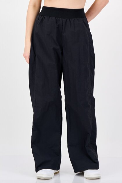 nike women's standard fit pants