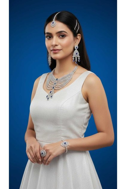 A stunning women's jewelry accessory set
