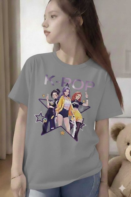 تي شيرت رمادي مطبوع للأطفال من K-POP