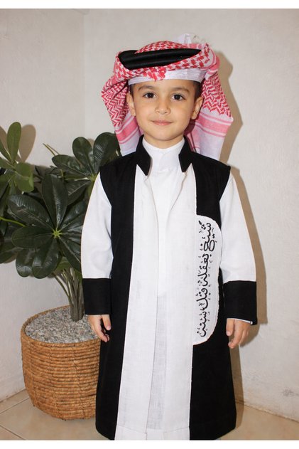 طقم ولادي 1-ثوب ساده 2- دقله مطرزه مع عباره 3- طقم عقال لاصق كامل مع بعض