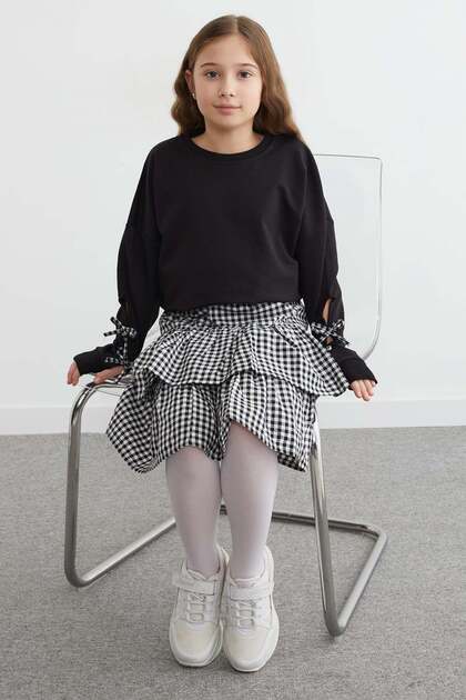 2-Piece Girls' Set with Bow and Plaid Patterned Skirt