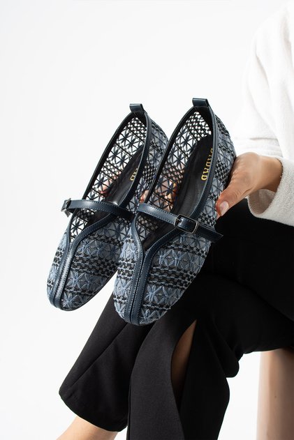 Marvena Women's Navy Blue Cross-Strapped Lace Detailed Transparent Textured Ballerinas
