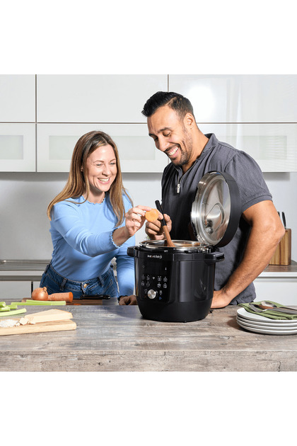 Multicooker cu gătire sub presiune Plus Wi-Fi 5.7L InstantPot