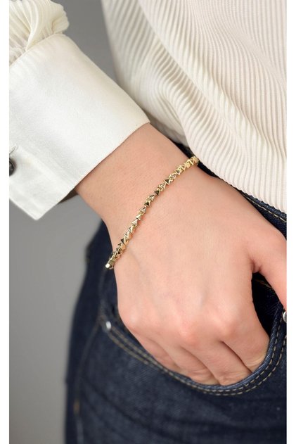 Minimal Triangle Stone and Plate Row Bracelet