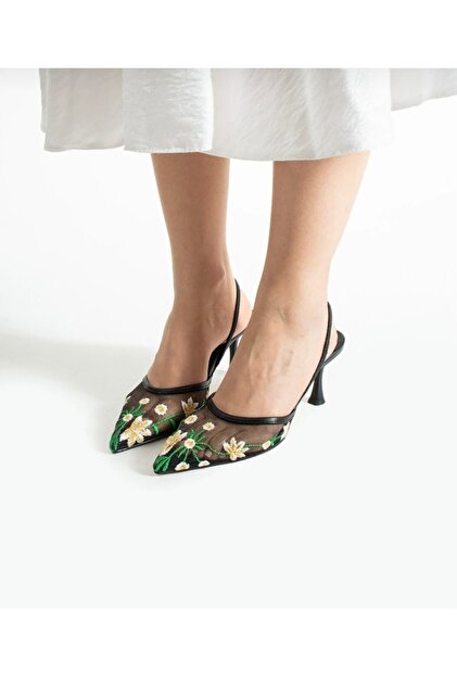 Closed Front Tulle Floral Patterned Slippers
