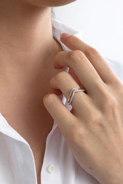 Double Row Zircon Stone Model Ring